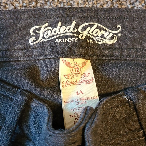 Never worn...size 4 Average length - Picture 2 of 3